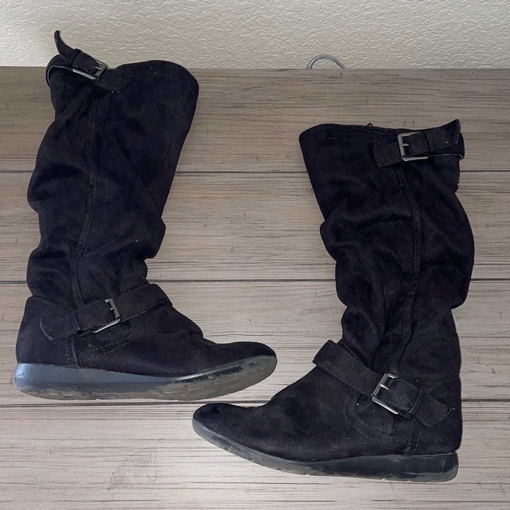 Women’s black boots